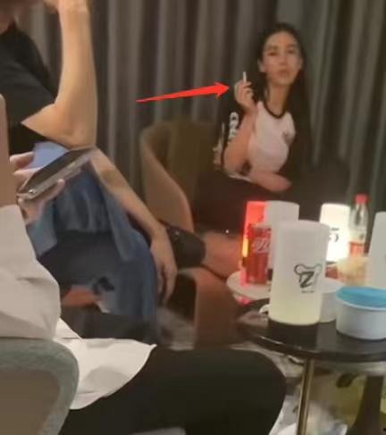 爆料杨颖吸烟视频播放大全,揭秘明星私生活瞬间